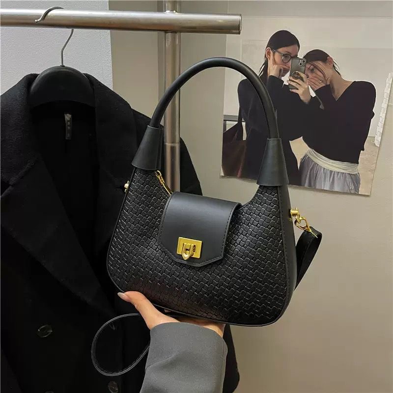 p2Women’s Woven Top Handle  Bag